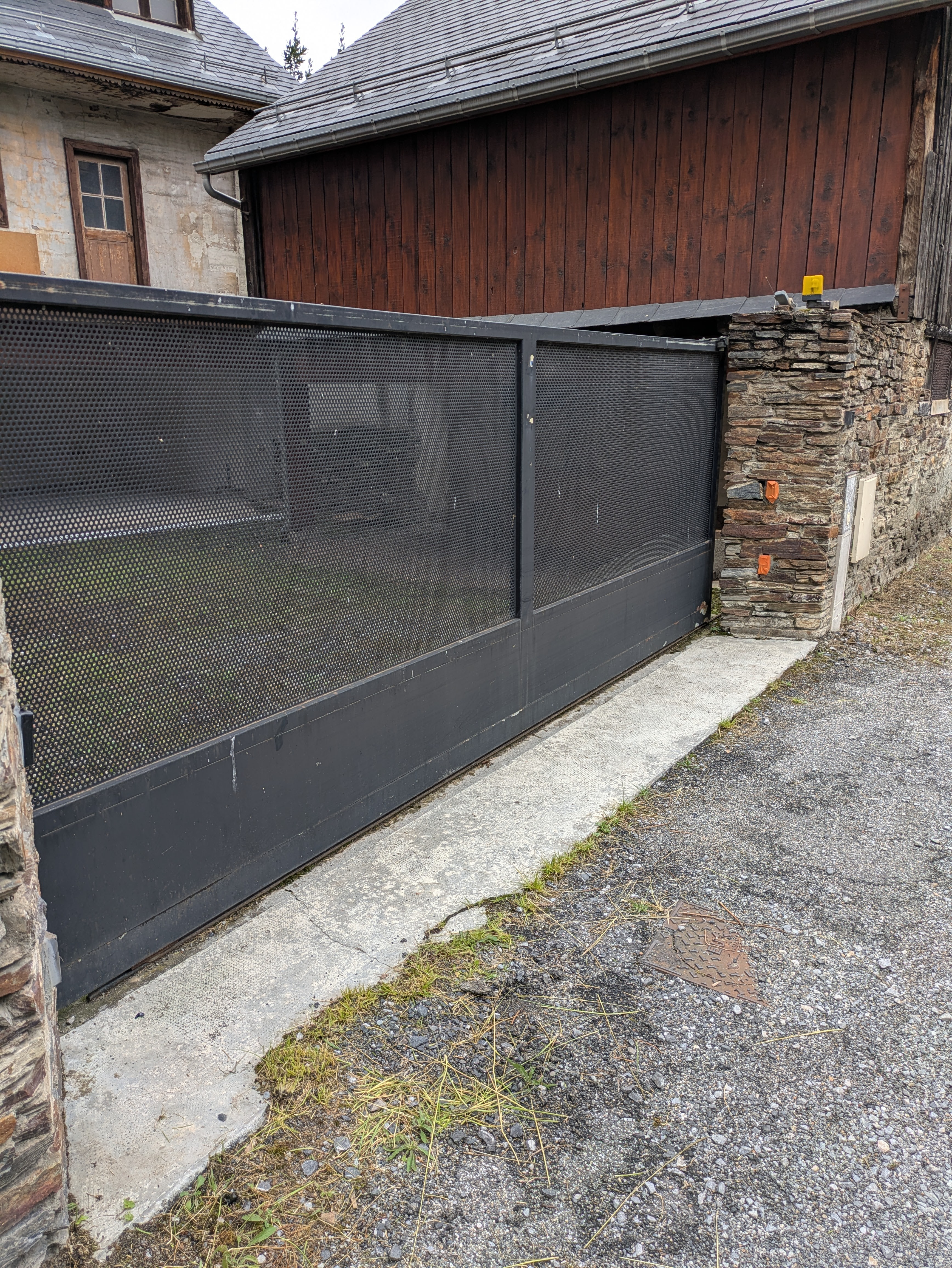 Secure car park in the cul-de-sac
