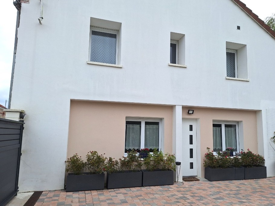 Façade avec cour