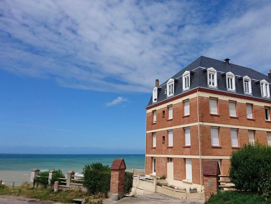 Résidence pleine mer avec le parking privé en front de mer