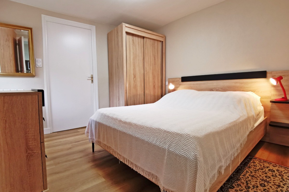 Chambre indépendante avec lit 140