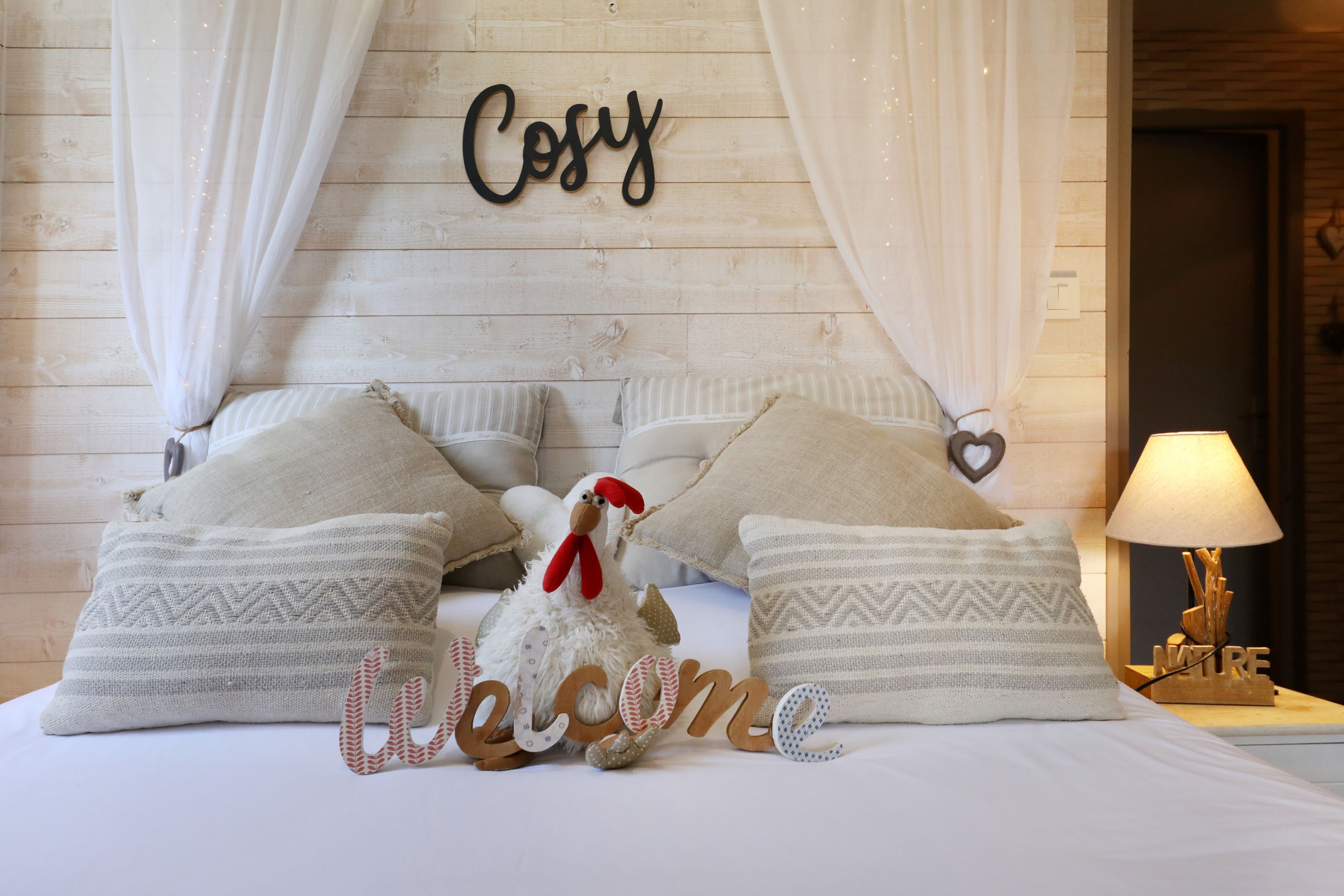 Décoration lit  - Chambre cosy Le Nid Cosy d'Isa