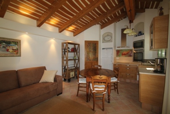 salon séjour et coté cuisine