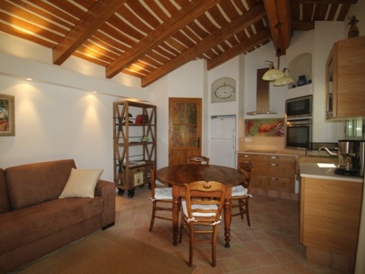 salon séjour et coté cuisine