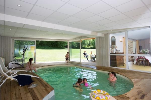Gîte de la Villette - Gîte famille avec piscine intérieure chauffée et spa, pouvant accueillir 8 personnes en Creuse