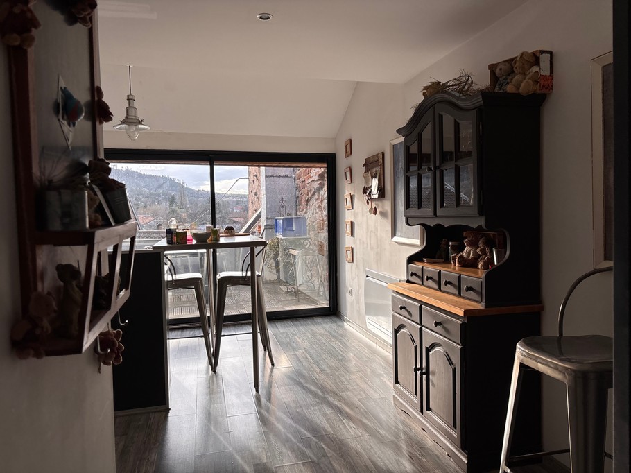 Accès cuisine depuis le salon - Appartement La Porte des Vosges - Raon l'Etape