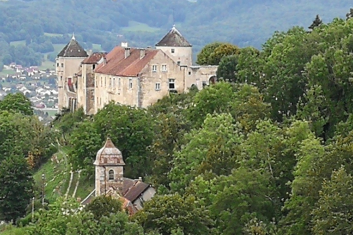 le village médiéval de Belvoir à 3 km