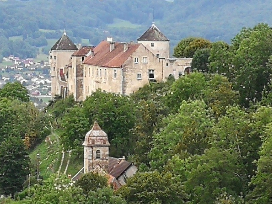 le village médiéval de Belvoir à 3 km