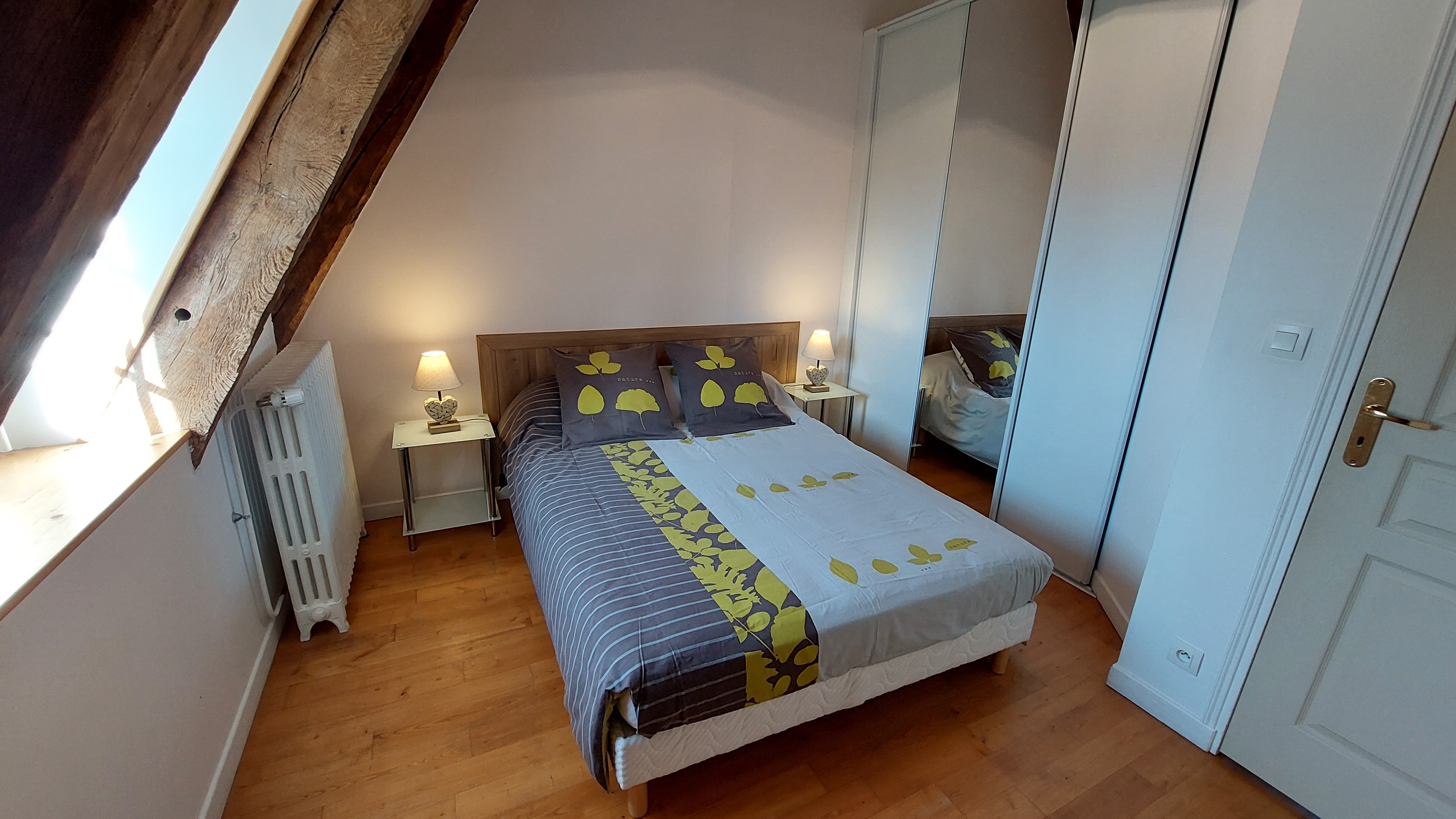 Double bedroom under beams in a stone house in Saint-Étienne-de-Carlat Cantal