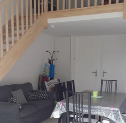 Pièce à vivre canapé et TV