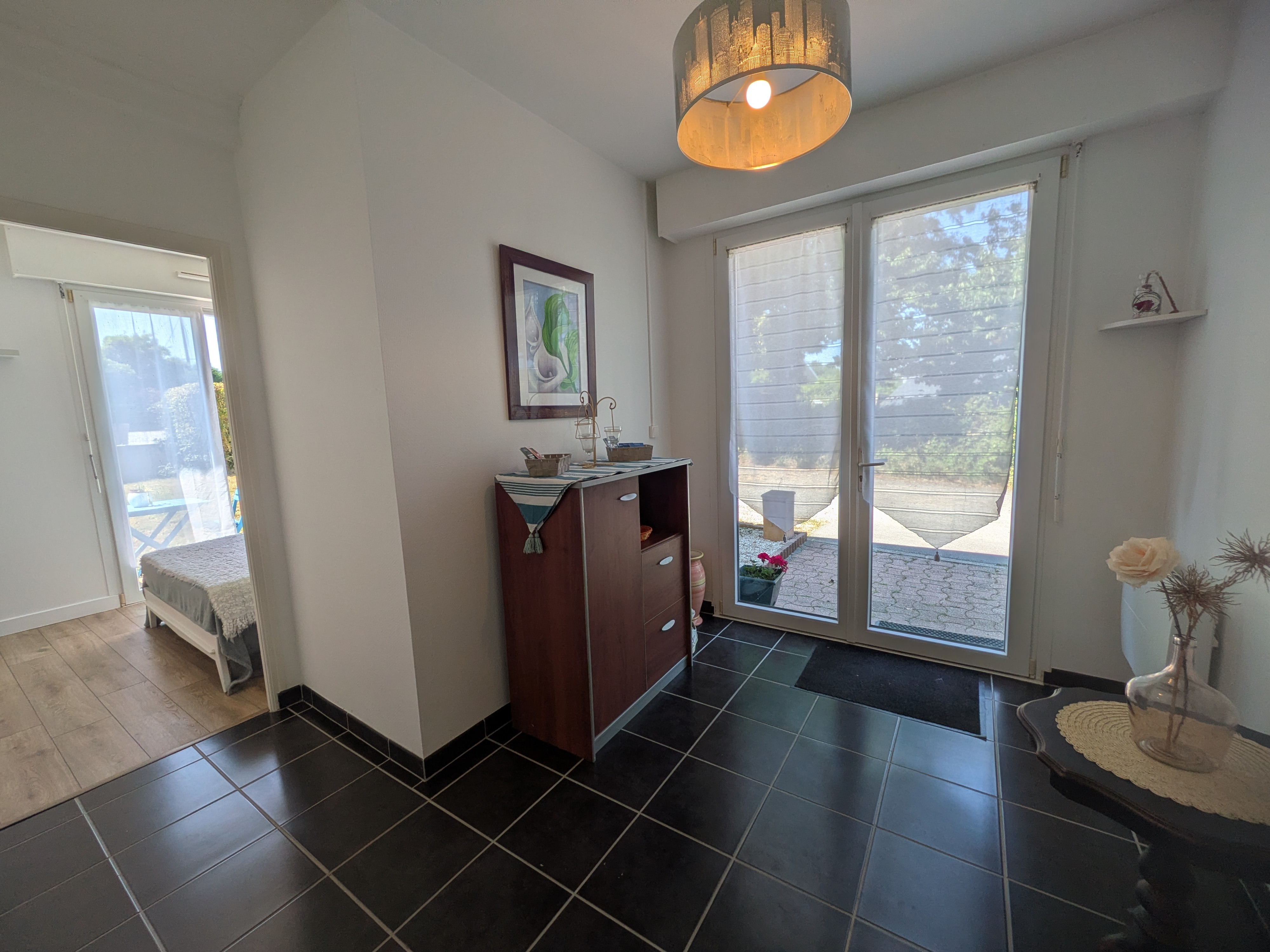 Entrance airlock 