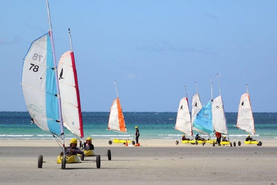 Char à voile sur la Plage du Dossen à Santec