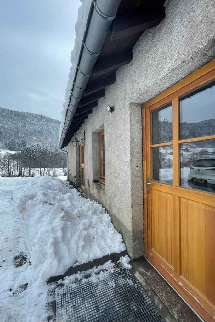 Entrée aux couleurs de l'hiver - Le "Chalet" de Popy