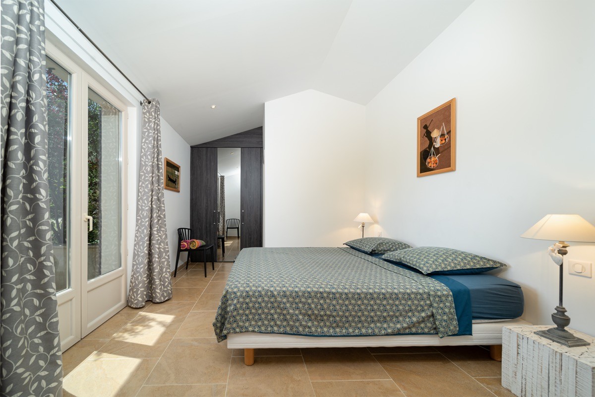 Chambre parentale avec lit 160, dressing et Salle de Bains