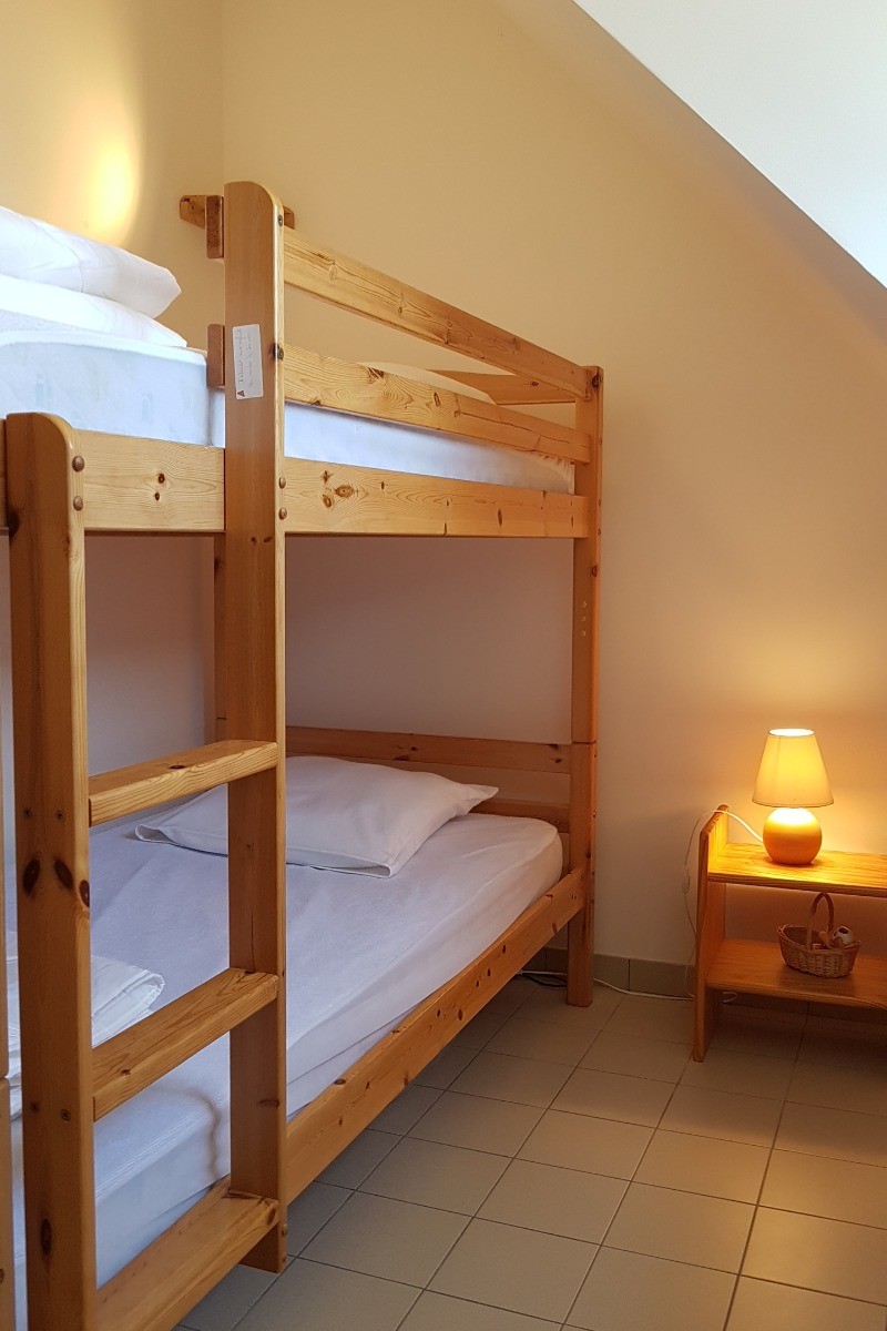 Chambre avec 2 lits superposés de 90cm