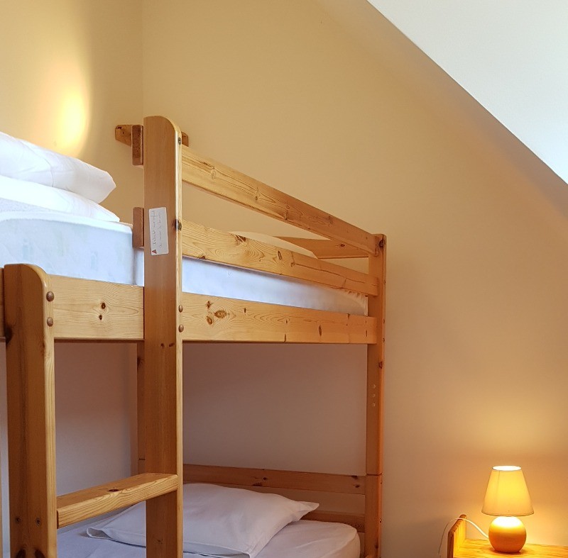 Chambre avec 2 lits superposés de 90cm