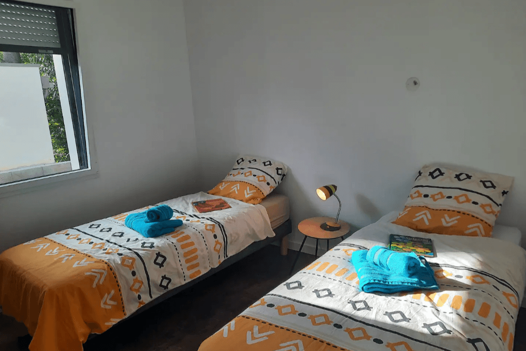 Chambre avec 2 lits 80