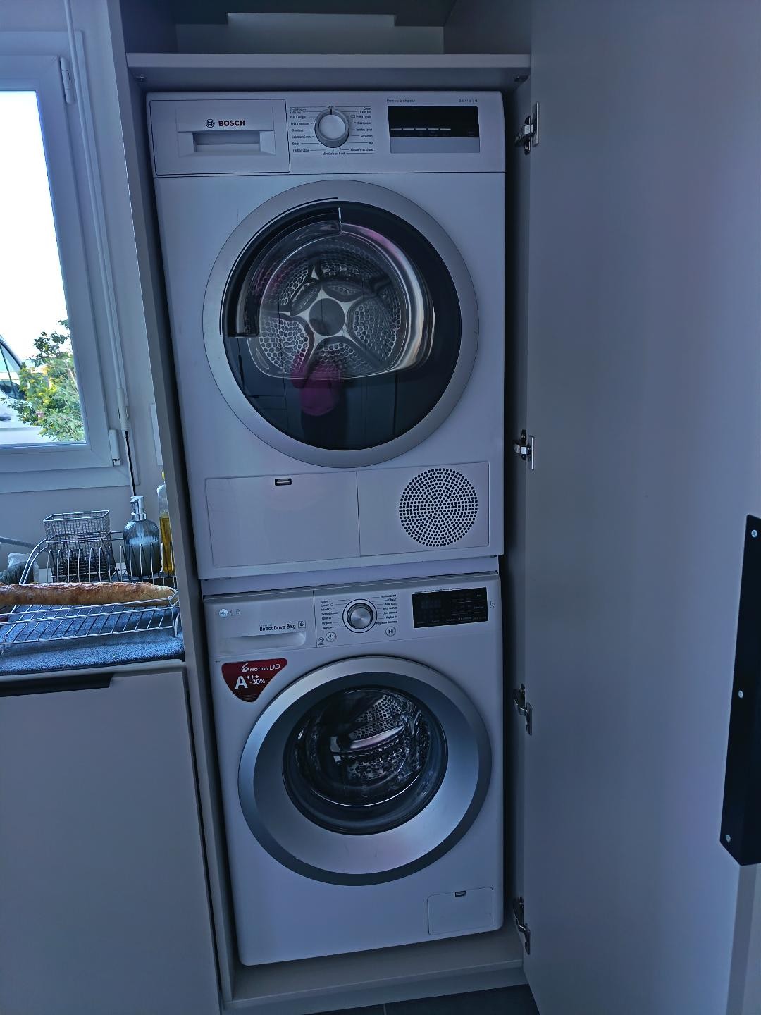 Washing machines and tumble dryers
