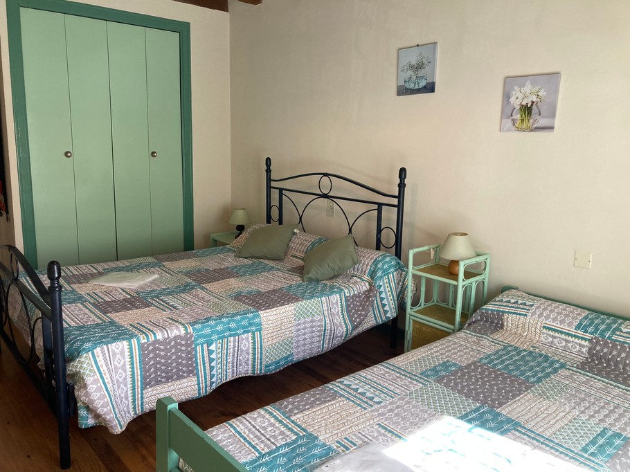 1ère chambre 1 lit 140 et 1 lit 90