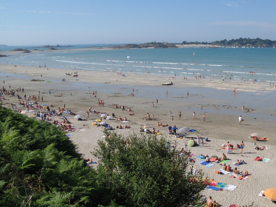 Plage du Rougeret en été