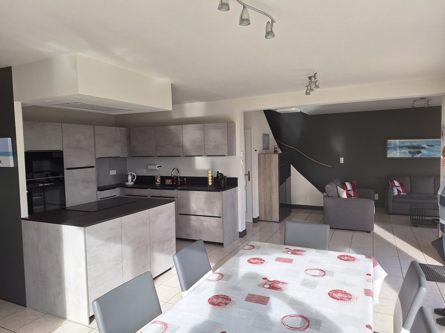 Grande pièce du bas vue mer