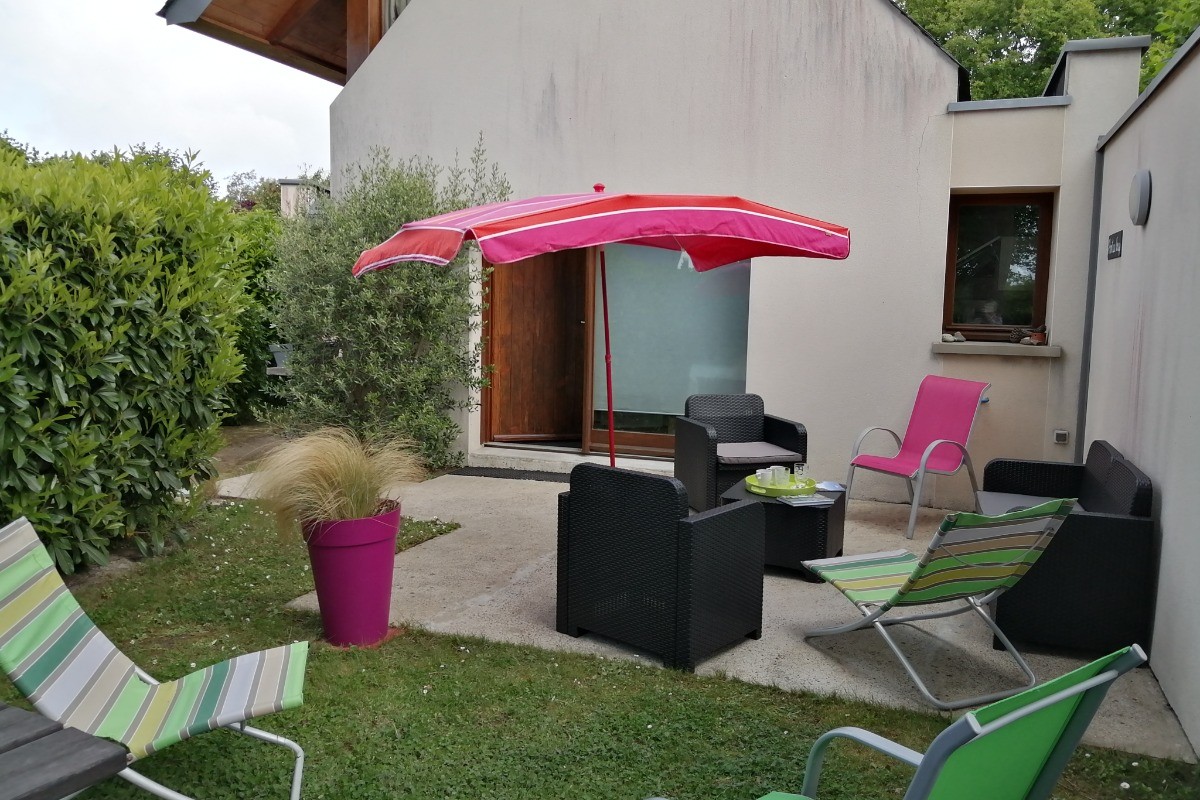 Terasse et entrée du gîte