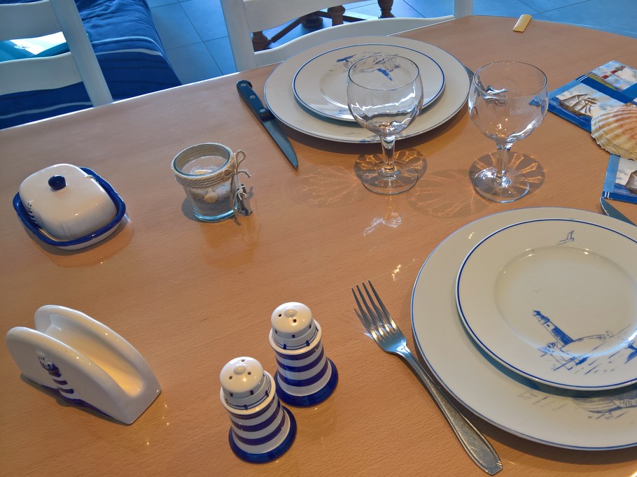 VAISSELLE BORD DE MER