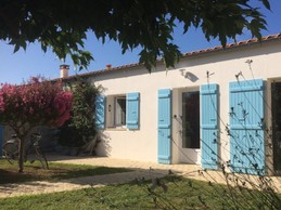 Façade plein sud Villa St Georges d'Oléron pour 6 personnes, avec jardin, près des plages, sur l'ile d'Oléron en Charente maritime