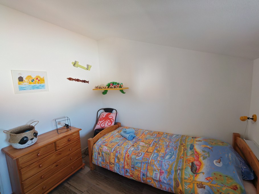 Bedroom with 90cm beds (2nd floor)