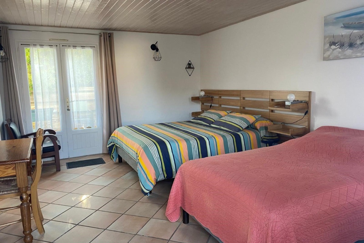 Chambre avec un lit en 160 et un lit en 130