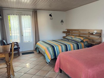 Chambre avec un lit en 160 et un lit en 130