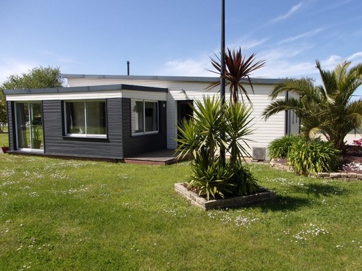 Location Clévacances à Tredrez Locquémeau, villa pour 6 avec SPA privé - façade