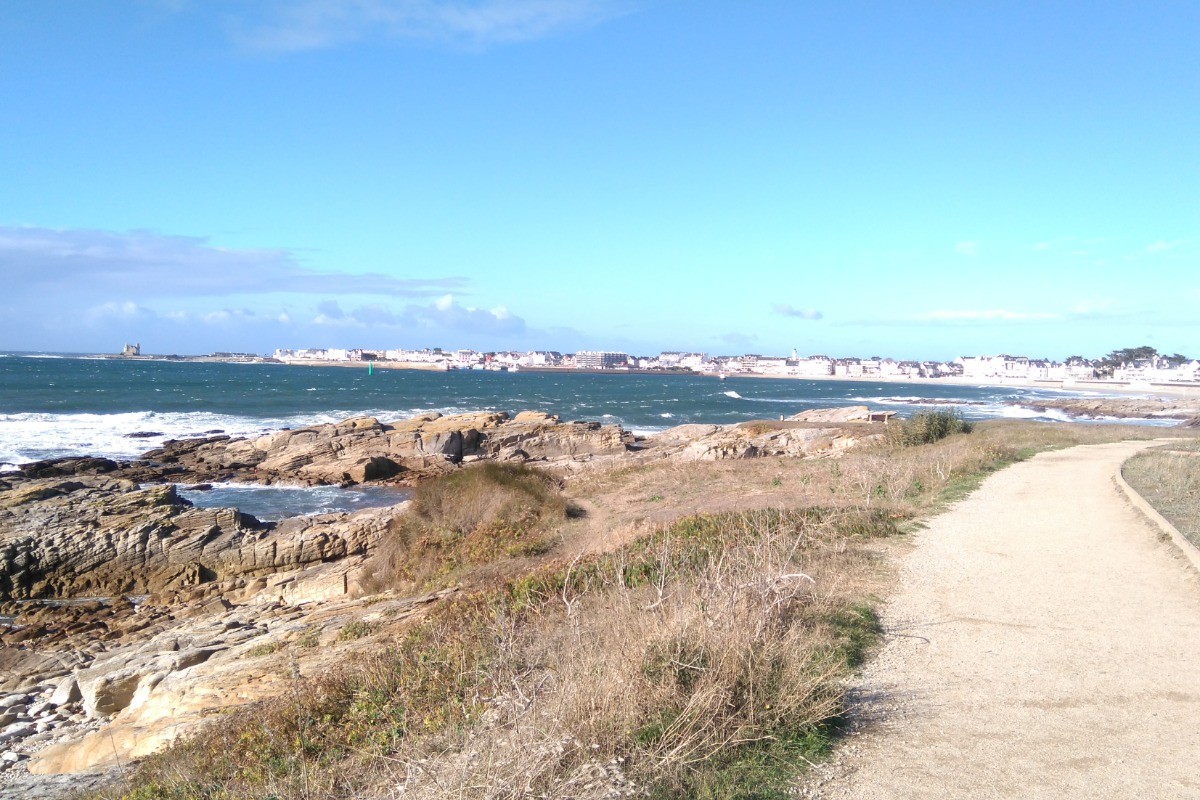 piste cyclable longeant la côte