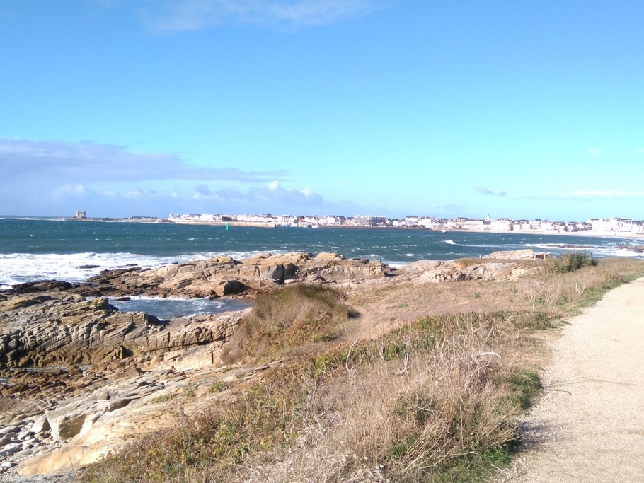 piste cyclable longeant la côte