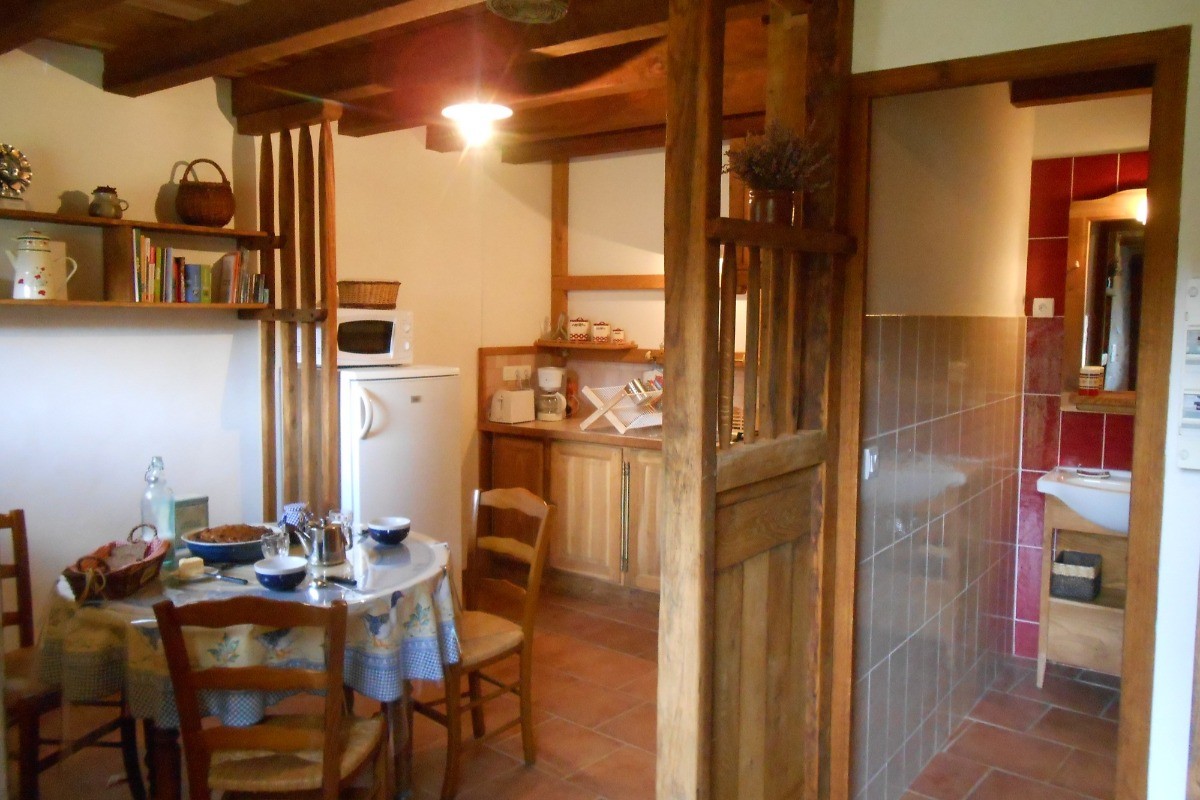 Coin cuisine et salle d'eau entièrement réalisés par Philippe