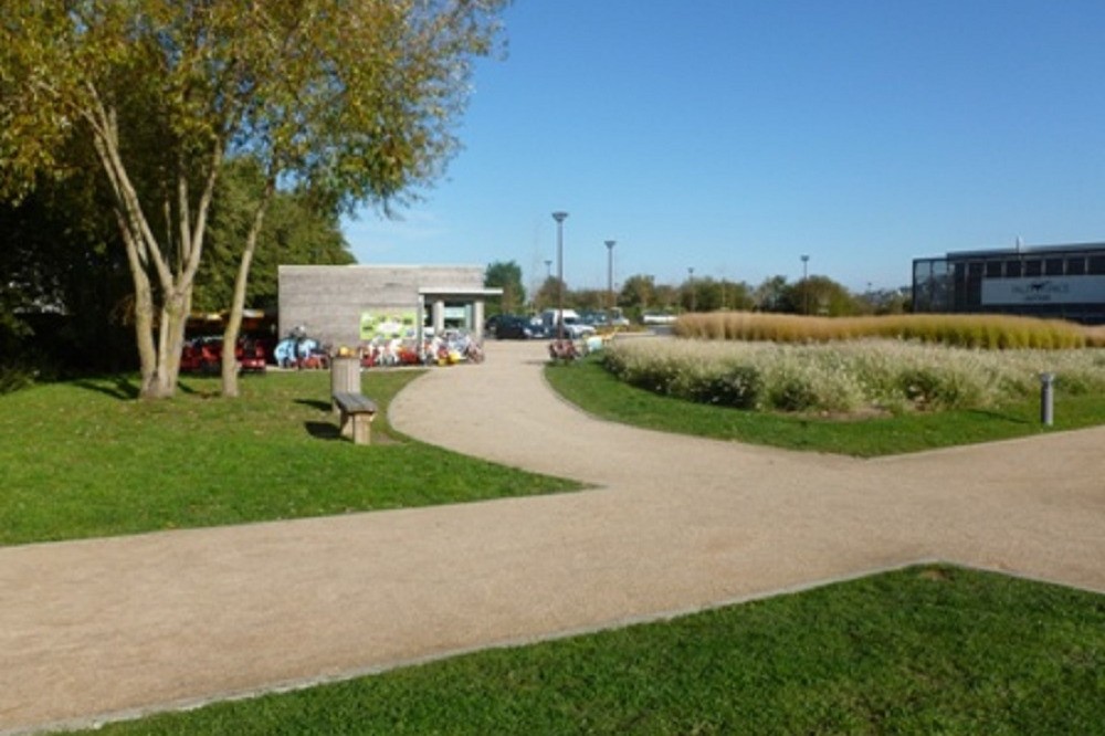 Location de cycles (vélos de toutes formes, rosalies, mini kart etc...) à côté du paléospace