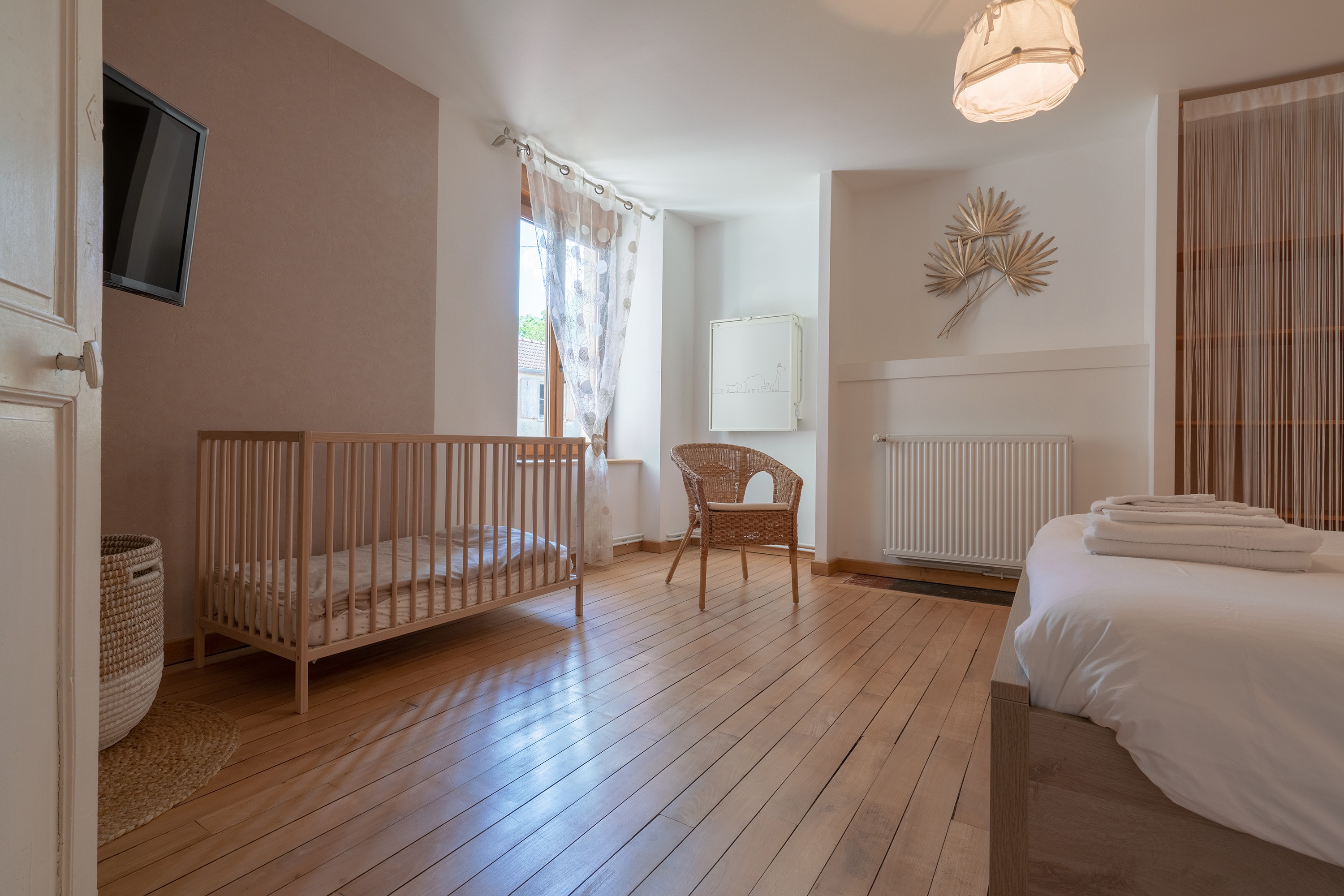 Chambre 1er étage lit 160x200 et lit bébé
