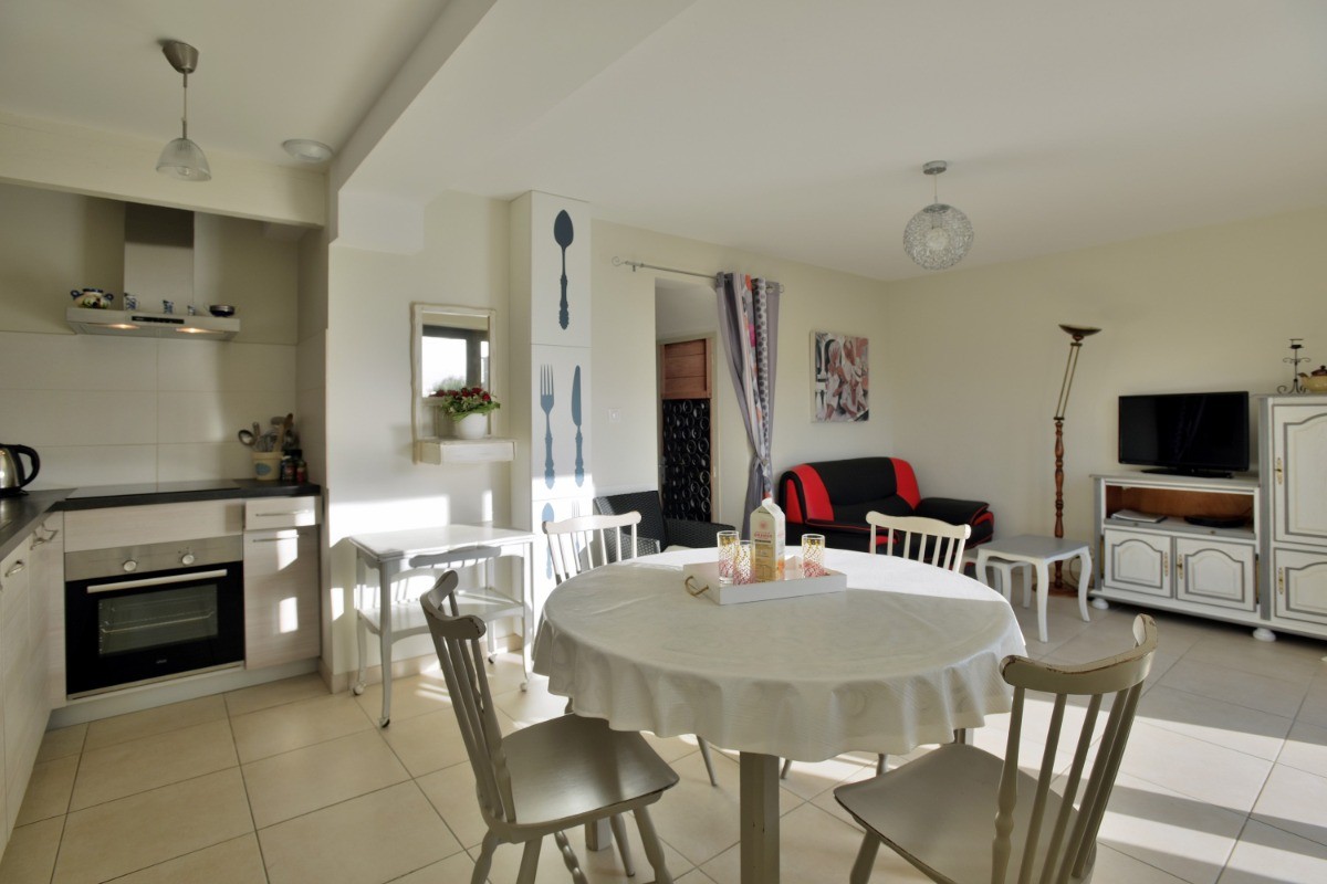 Living area:kitchen and lounge