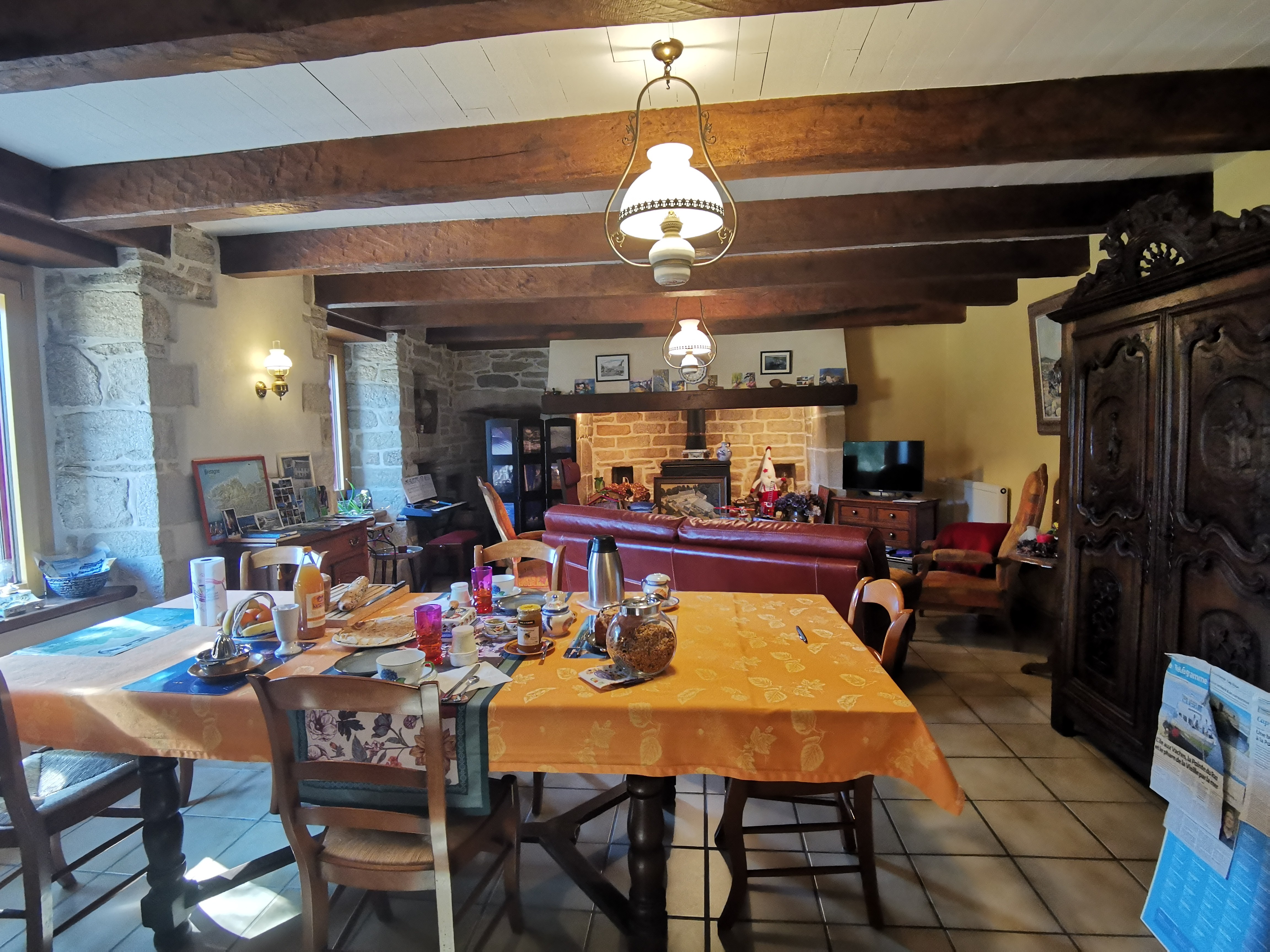 Salle petit déjeuner avec salon commun