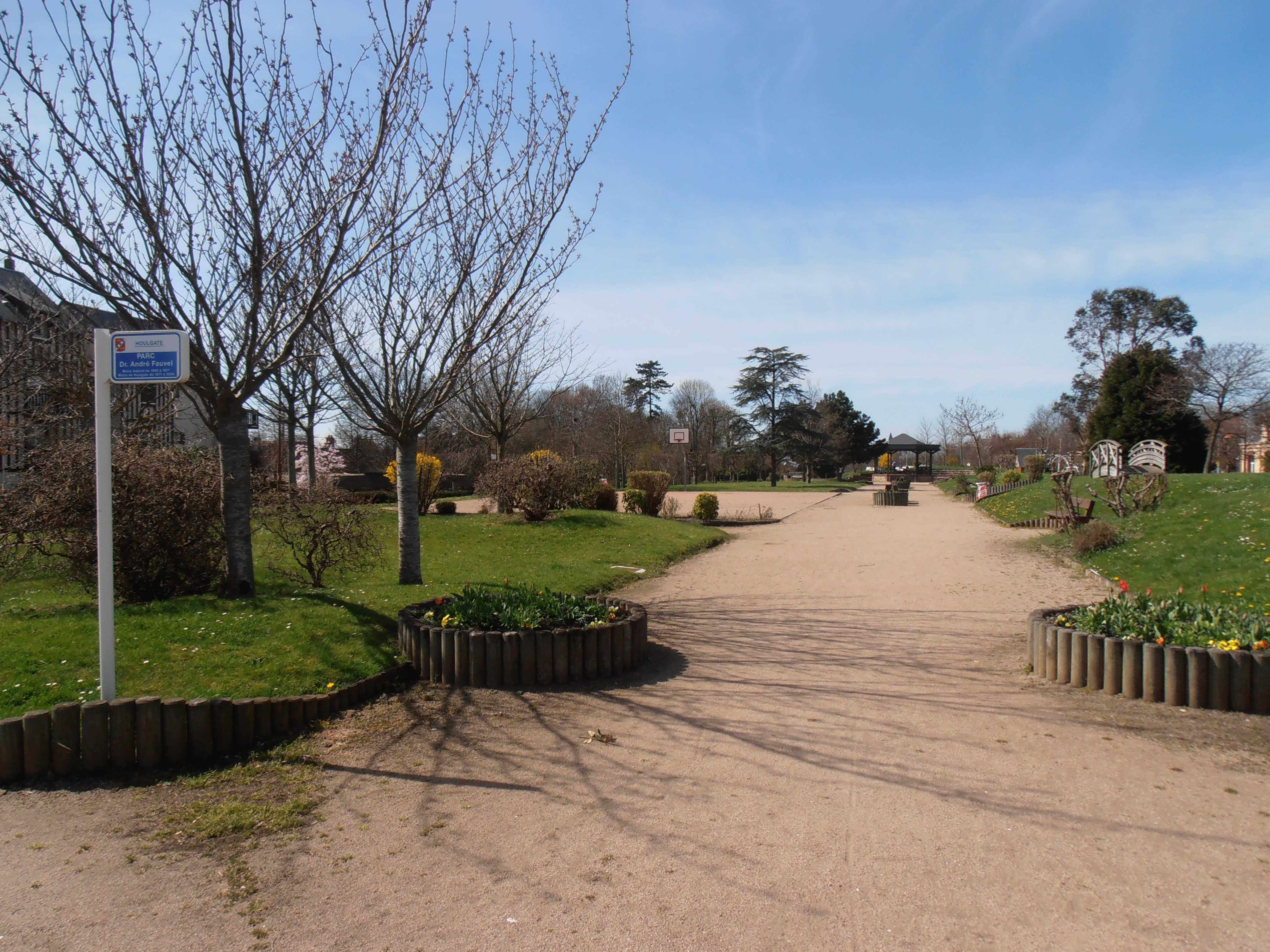 L'entrée du jardin public à 50m 