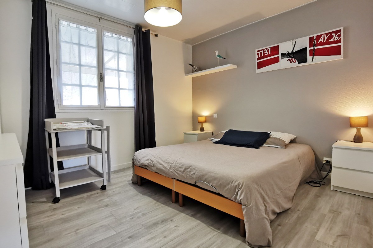 Chambre 2 avec lit 160 et TV