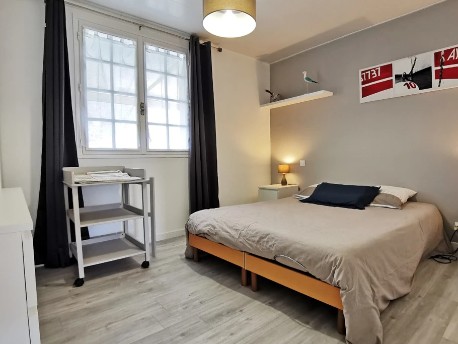 Chambre 2 avec lit 160 et TV