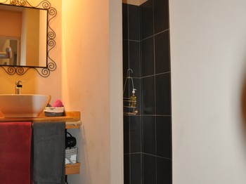 Salle d'eau La Chambre d'hôtes du Bas Le Lion d'Or Mauzac et Grand Castang 24150 Dordogne Clévacances