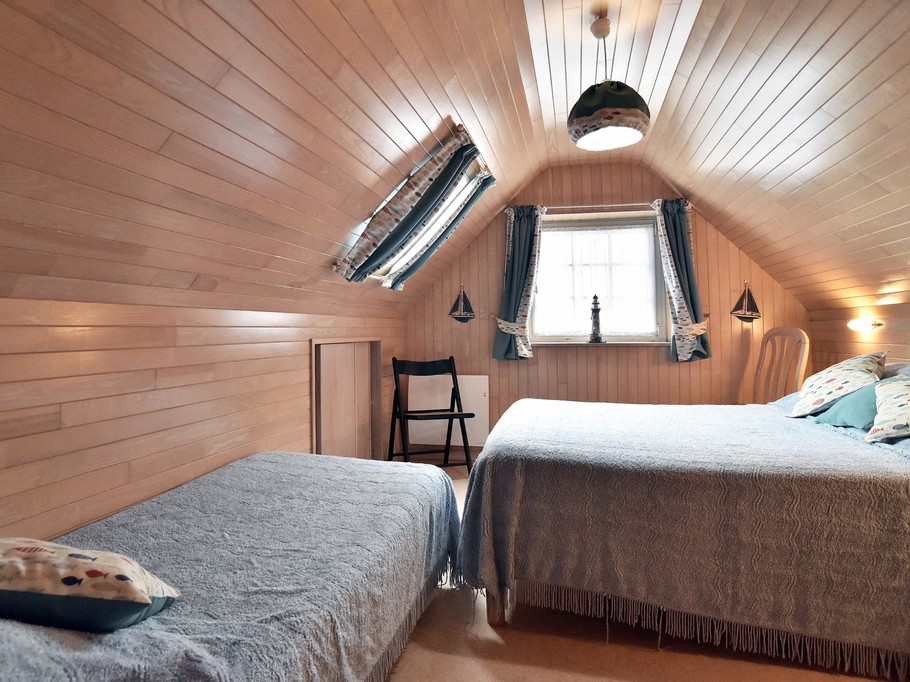Chambre pour 3 personnes (1 lit pour 2 personnes 140 cm et 1 lit pour 1 personne 80 cm)