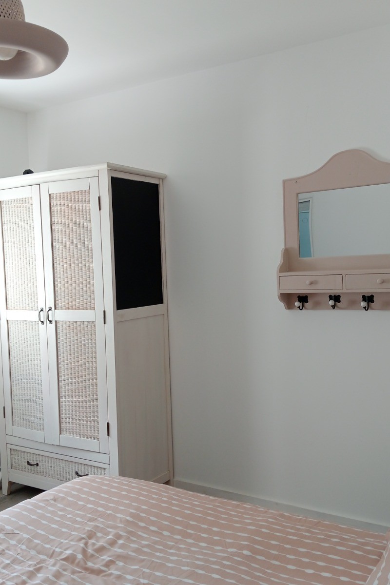 Chambre 2 avec un lit en 140