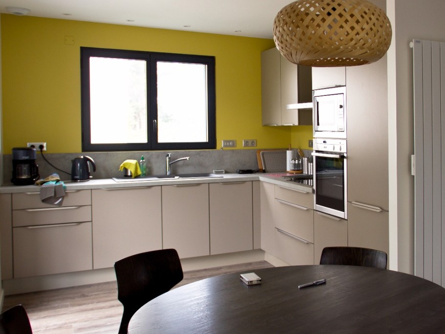 Cuisine toute équipée ouverte sur le séjour