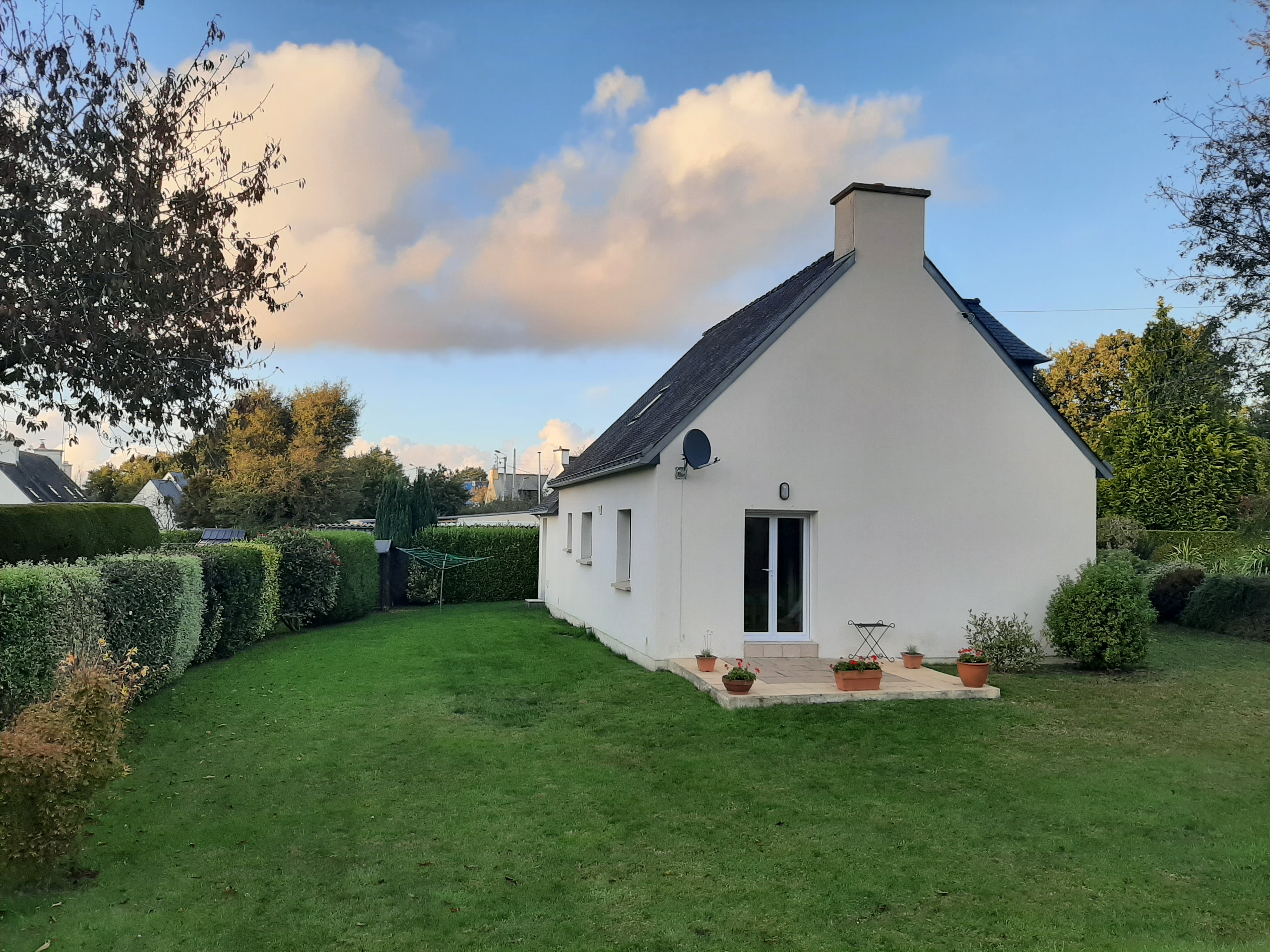 vue de la terrasse et du côté Ouest (cuisine salon)