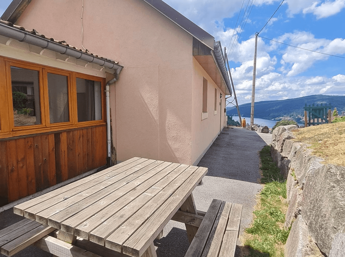 Terrasse - Gîte Le Saut du Cerf à Gérardmer, vue lac, proche pistes de ski, terrasse