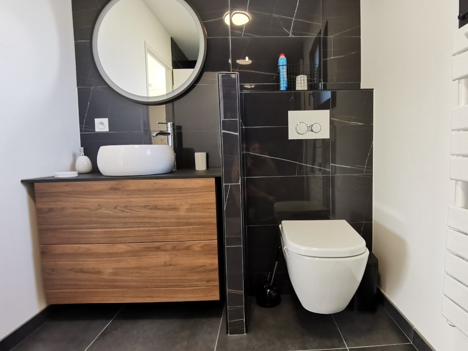 Salle d'eau du RDC avec WC