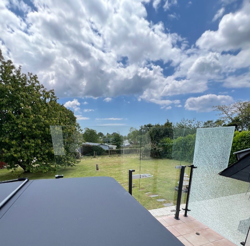 Terrasse spa sécurisée par brise vent en verre SECURIT