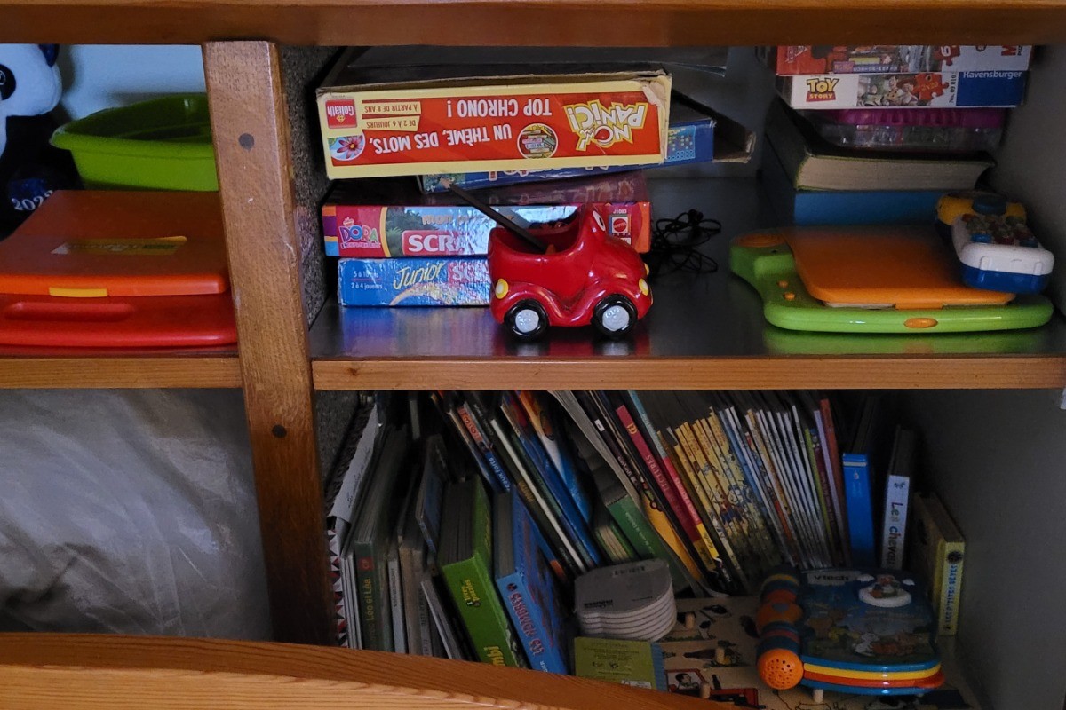 Jeux de société et livres pour enfants et bébés
